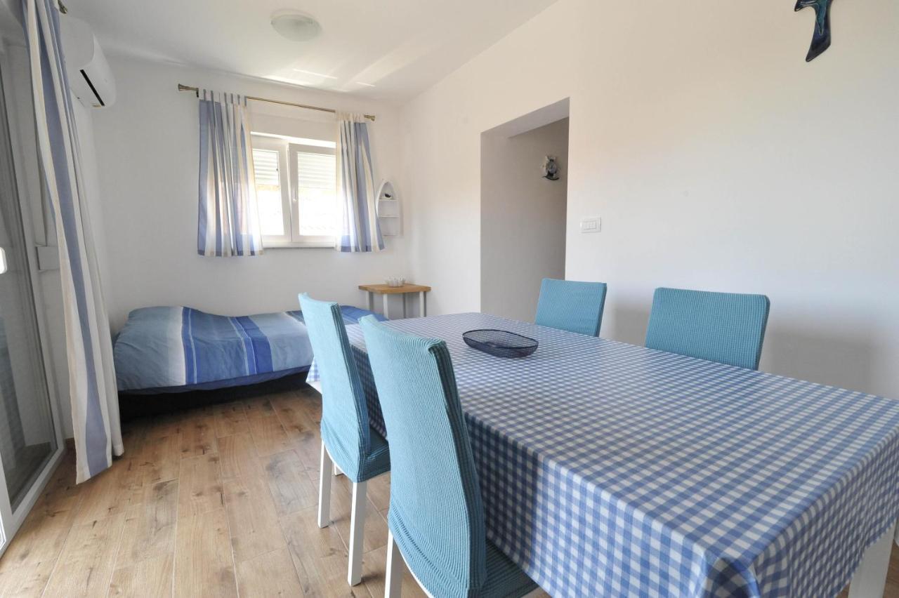 Apartmani Rebecca Vir Exterior foto