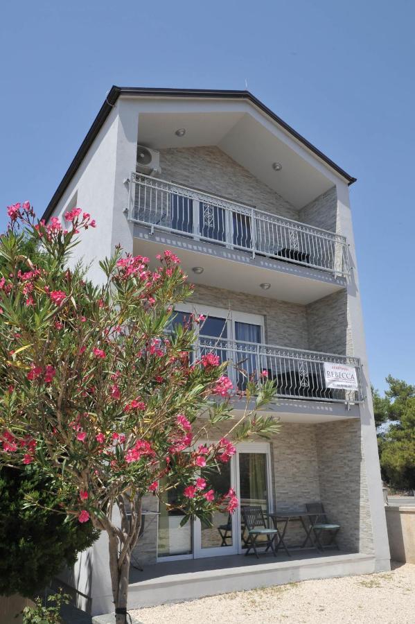 Apartmani Rebecca Vir Exterior foto