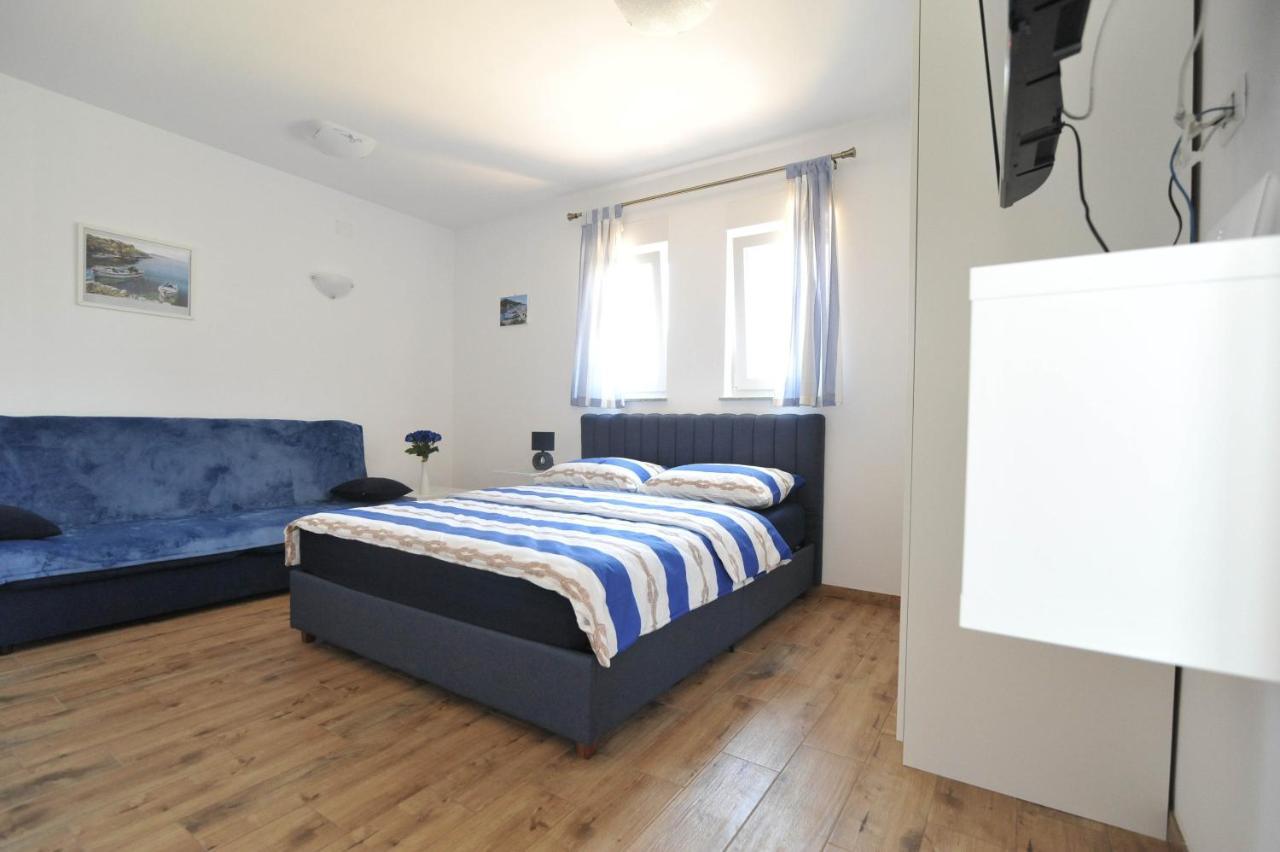 Apartmani Rebecca Vir Exterior foto